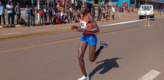 Rebecca Cheptegei, una atleta ugandesa que vive en Kenia, fue quemada por su novio. (Foto AP)