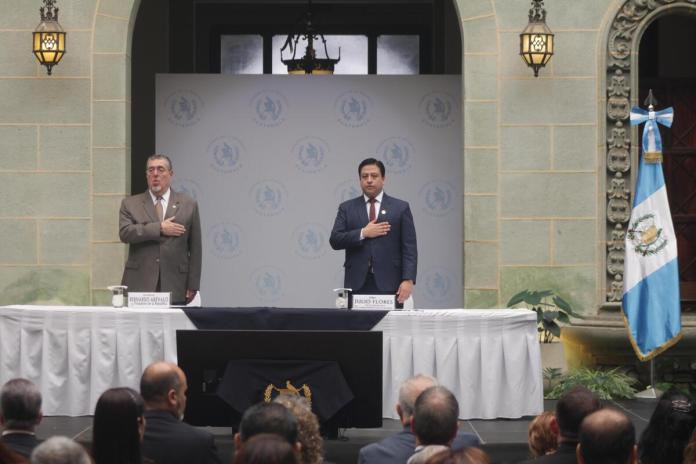 Bernardo Arévalo y Julio Flores oficializaron Red de Integridad de probidad. Foto La Hora: José Orozco.