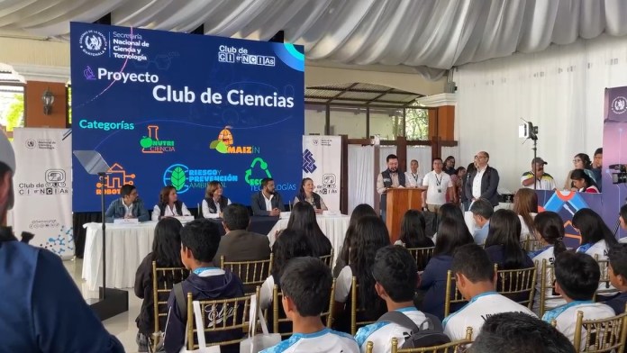 Se inaugura en Alta Verapaz el primer Club de Ciencias