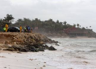 Personal de Protección Civil, Ejercito Mexicano y Policías del Estado realizan rondas de vigilancia, en playas de Tulum en Quintana Roo (México). Imagen de archivo. EFE/Alonso Cupul