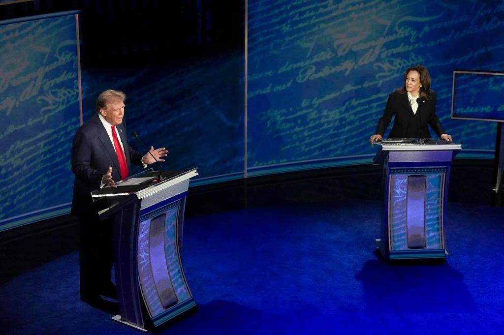 El candidato presidencial republicano Donald Trump y Kamala Harris, durante debate del 10 de septiembre. EFE/EPA/DEMETRIUS FREEMAN / POOL