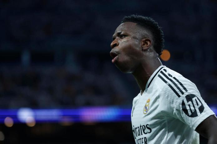 El delantero del Real Madrid Vinicius Jr. durante el partido de la primera jornada de la Liga de Campeones que Real Madrid y Vfb Stuttgart disputan hoy martes en el estadio Santiago Bernabéu, en Madrid. EFE/Juanjo Martín