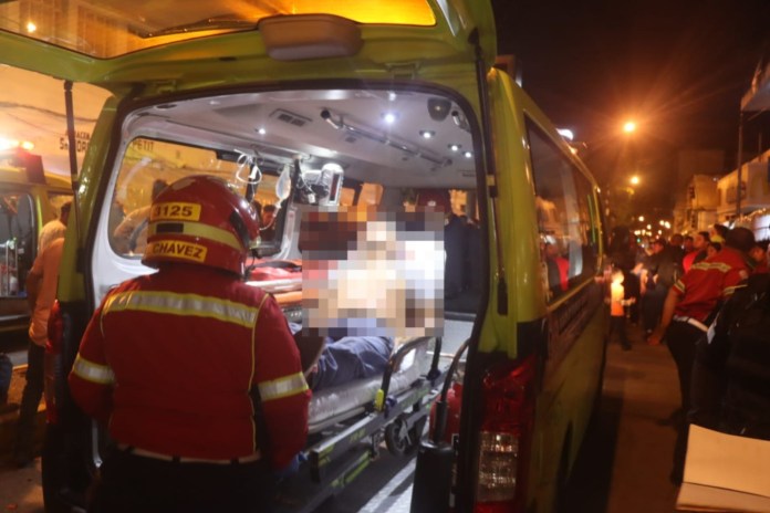 Ataque armado contra taxi colectivo. Créditos Bomberos Municipales