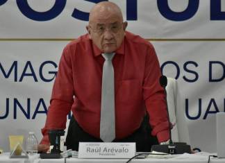 Raúl Arévalo, presidente de la postuladora, llamó la atención de los comisionados. Foto: Daniel Ramírez