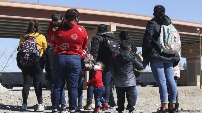 Migrantes han sido abusados bajo la custodia de la Patrulla Fronteriza de EE.UU. Foto: Fernando Castro Molina.