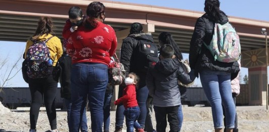 Migrantes han sido abusados bajo la custodia de la Patrulla Fronteriza de EE.UU. Foto: Fernando Castro Molina.