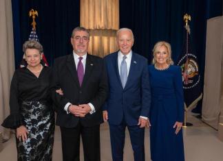 Lucrecia Peinados, Bernardo Arévalo, Joe Biden y Jill Biden se reunieron en Estados Unidos. Foto: Bernardo Arévalo