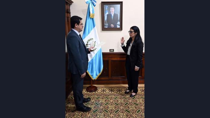 Confirman a Carol Quiroz como la vicepresidenta del Bantrab. Foto La Hora: Gobierno de Guatemala