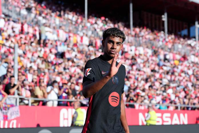 El delantero del Barcelona Lamine Yamal este domingo, durante el partido de la 5a jornada de LaLiga EA Sports, entre el Girona FC y el FC Barcelona, en el estadio Montilivi de Girona. EFE/ Alejandro Garcia