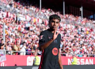 El delantero del Barcelona Lamine Yamal este domingo, durante el partido de la 5a jornada de LaLiga EA Sports, entre el Girona FC y el FC Barcelona, en el estadio Montilivi de Girona. EFE/ Alejandro Garcia