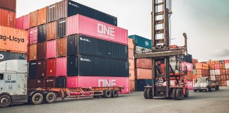 Contenedores en el puerto