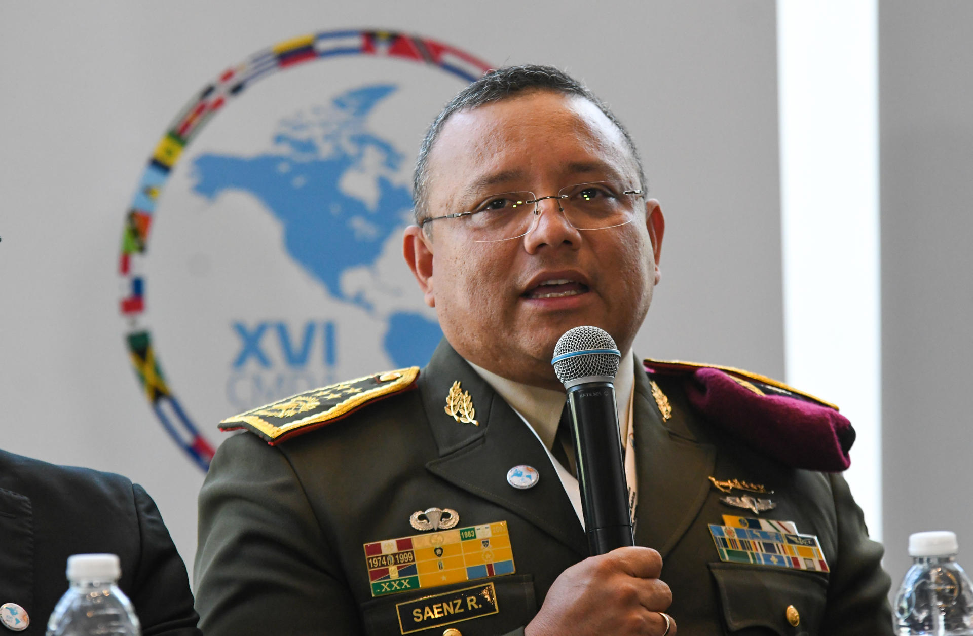 En la localidad de Guaymallén, Mendoza, Argentina, representantes de 25 países miembros y observadores de la “XVI Conferencia de Ministros de Defensa de las Américas (CMDA)” sostuvieron un encuentro para coordinar acciones de seguridad regional y cooperación hemisférica en asuntos como ciberdefensa y desastres climáticos.