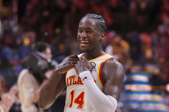 AJ Griffin (i), durante un partido de la NBA. EFE/EPA/George Frey