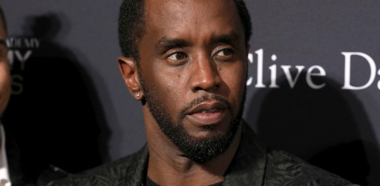 ARCHIVO - Sean Combs llega a la gala previa a los Grammy y saludo a los íconos de la industria en el Hotel Beverly Hilton el sábado 25 de enero de 2020 en Beverly Hills, California. (Foto Mark Von Holden/Invision/AP, archivo)