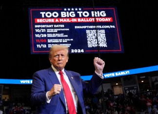 Donald Trump habla en un acto de campaña en el Madison Square Garden. Foto La Hora: (AP Photo/Alex Brandon)