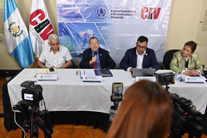 Autoridades del CIV en conferencia de prensa indicaron que han habilitado otro carril en ruta al atlántico. Foto La Hora: Fabricio Alonso.