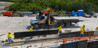 construcción de puente fronterizo