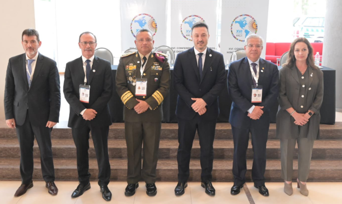 En la localidad de Guaymallén, Mendoza, Argentina, representantes de 25 países miembros y observadores de la “XVI Conferencia de Ministros de Defensa de las Américas (CMDA)” sostuvieron un encuentro para coordinar acciones de seguridad regional y cooperación hemisférica en asuntos como ciberdefensa y desastres climáticos.