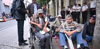 Discapacitados de la Guerra interna en Guatemala, exigen pensiones dignas. Foto La Hora: Fabricio Alonso.