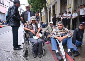 Discapacitados de la Guerra interna en Guatemala, exigen pensiones dignas. Foto La Hora: Fabricio Alonso.