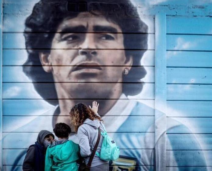 FotografÃ­a de archivo de un mural de Diego Maradona. EFE/Juan Ignacio Roncoroni