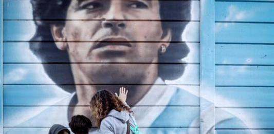 Fotografía de archivo de un mural de Diego Maradona. EFE/Juan Ignacio Roncoroni