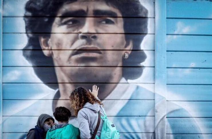 Fotografía de archivo de un mural de Diego Maradona. EFE/Juan Ignacio Roncoroni