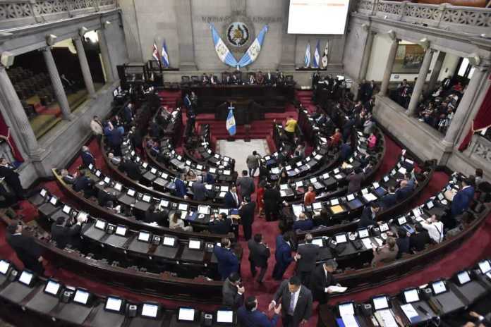 Los diputados se mantuvieron presentes en la plenaria de este 15 de octubre. Foto: Congreso