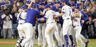 Los Dodgers de Los Ángeles celebran ganar el sexto juego de la Serie de Campeonato de la Liga Nacional de Béisbol de las Grandes Ligas (MLB). EFE/EPA/CAROLINE BREHMAN