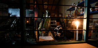 Ecuador aumenta el racionamiento de energía con cortes diarios de 14 horas en plena crisis. Foto La Hora (AP FotoDolores Ochoa)