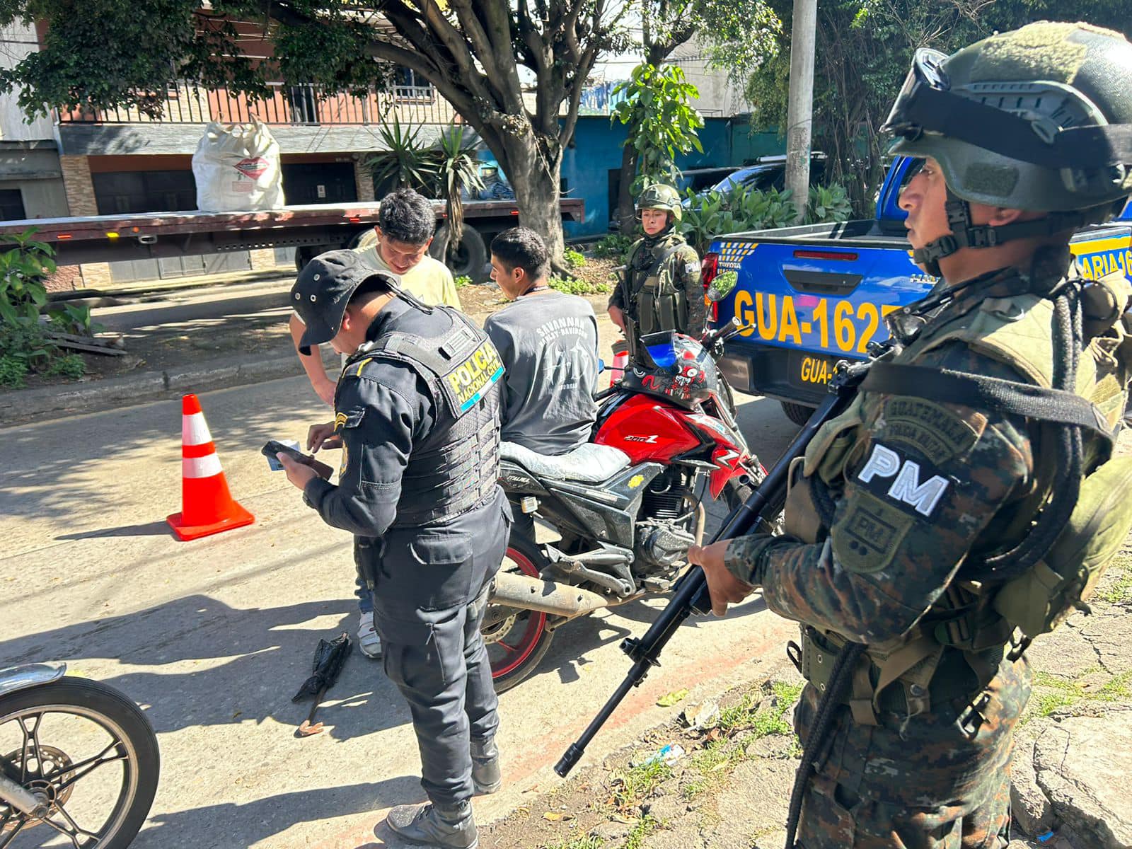 Patrullaje PNC en conjunto con el Ejército