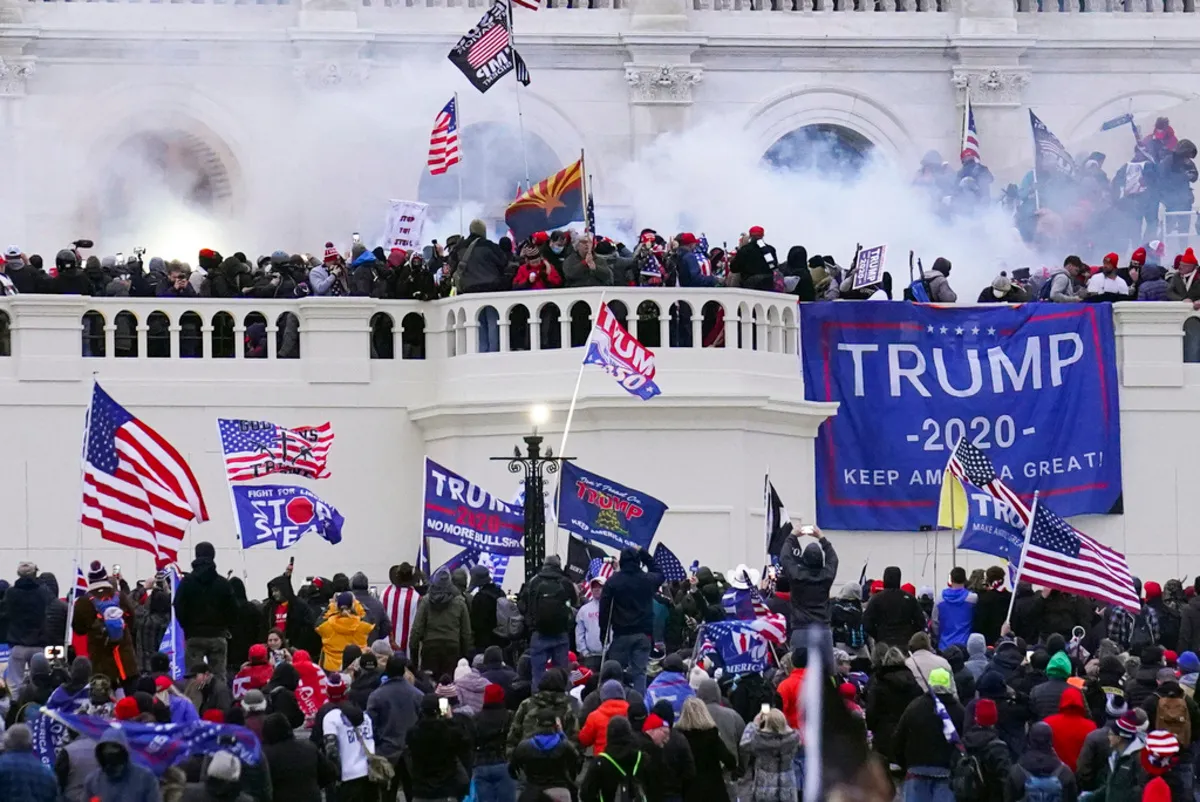 Foto tomada durante al asalto al Capitolio estadounidense en Washington el 6 de enero del 2021. (AP foto/John Minchillo)