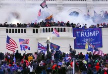 Acusado por el asalto al Capitolio es detenido dos días después de ser perdonado por Trump Un hombre que fue acusado por el asalto al Capitolio del 6 de enero de 2021 ha sido arrestado por posesión de un arma de fuego. Foto La Hora: AP Archivo