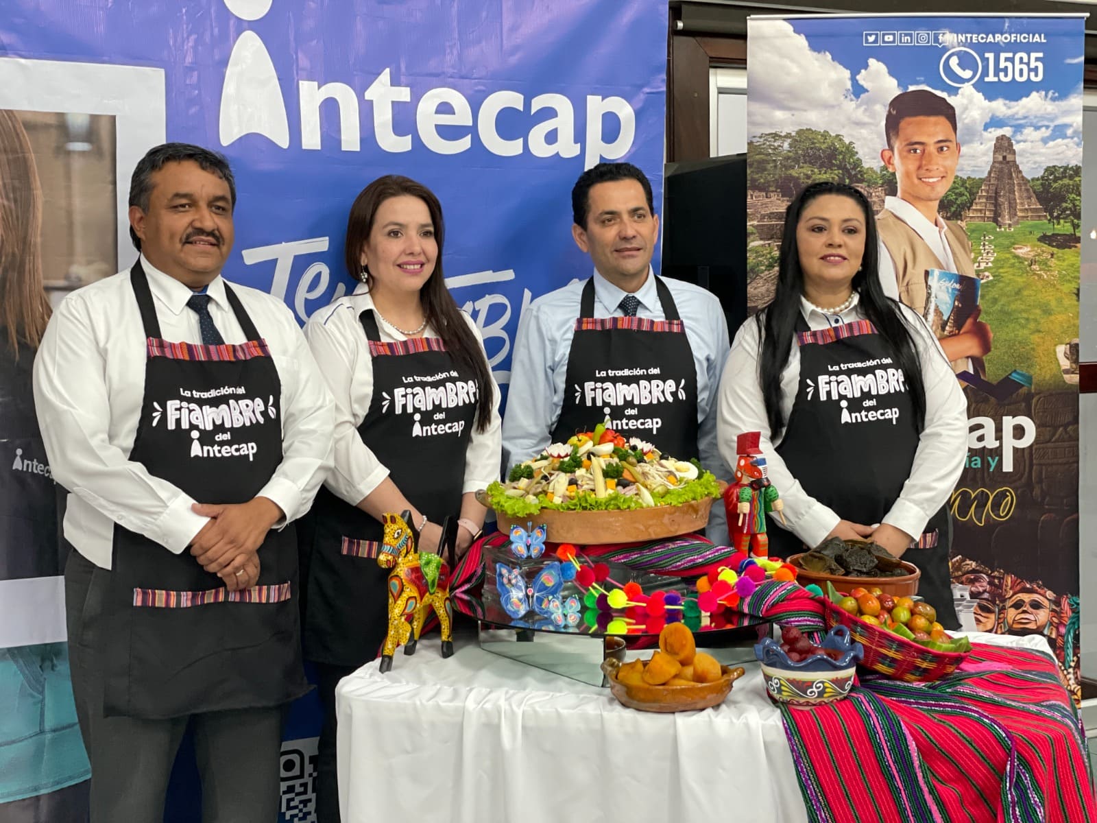 Autoridades de Intecap presentaron el fiambre elaborado por alumnos de gastronomía y embutidos. Foto: José Orozco / La Hora.