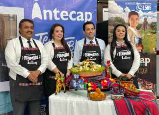 Autoridades de Intecap presentaron el fiambre elaborado por alumnos de gastronomía y embutidos. Foto: José Orozco / La Hora.