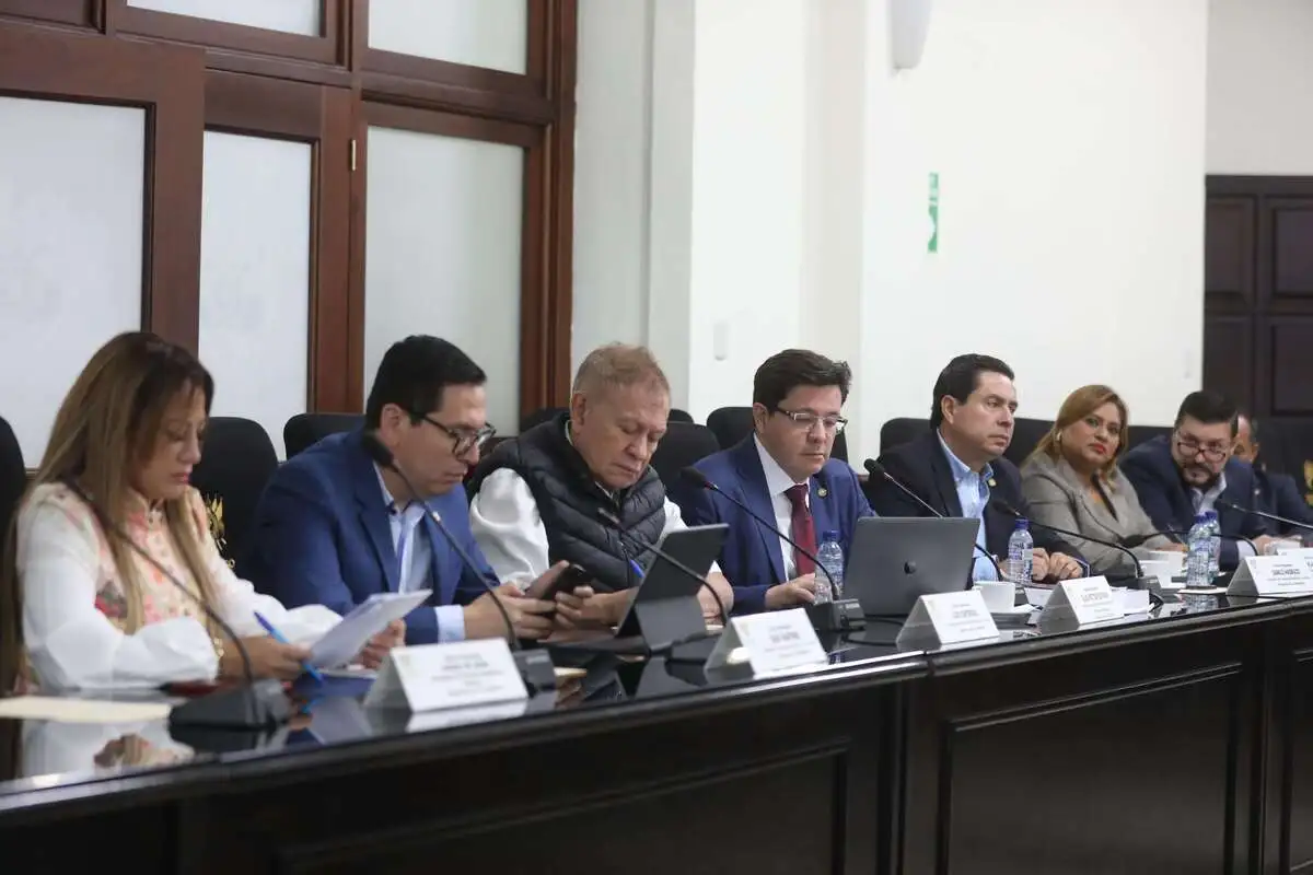 La comisión de Finanzas del Congreso escucha los argumentos para aumentar el presupuesto general. Foto: Congreso