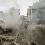 Ataque aéreo israelí en Choueifat, al sureste de Beirut, Líbano. (Foto AP/Bilal Hussein)