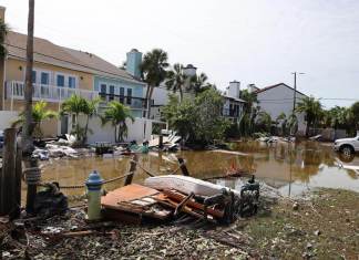 Daños causados por el paso del huracán Milton en Sarasota, Florida (EE.UU.). Foto La Hora: EFE/Octavio Guzmán