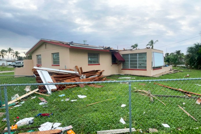 Una vivienda destruida por el paso del huracán Milton. 