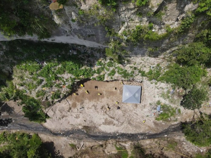 Fotografía del 4 de octubre de 2024 un área donde se realiza la excavación de fosas clandestinas en Tonacatepeque (El Salvador). EFE/ Vladimir Chicas