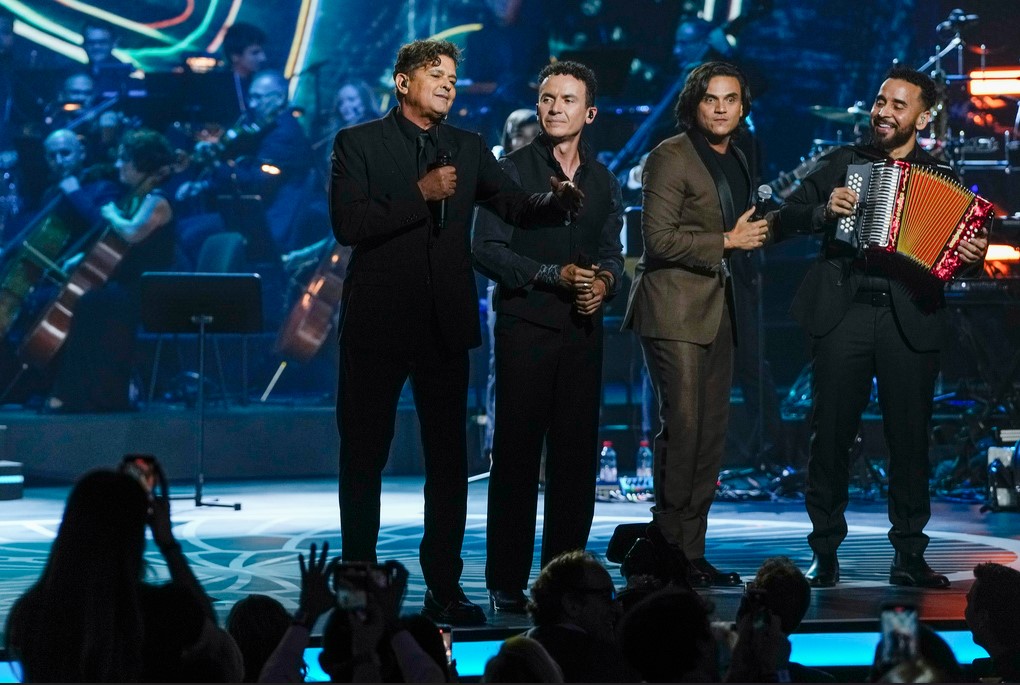 Fonseca y Carlos Vives, quien es la Persona del Año de la Academia Latina de la Grabación 2024 se presentarán en vivo en los Latin Grammy. (Foto Jose Breton/Invision/AP)