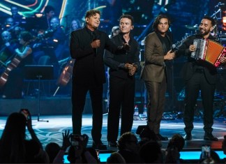 Fonseca y Carlos Vives, quien es la Persona del Año de la Academia Latina de la Grabación 2024 se presentarán en vivo en los Latin Grammy. (Foto Jose Breton/Invision/AP)