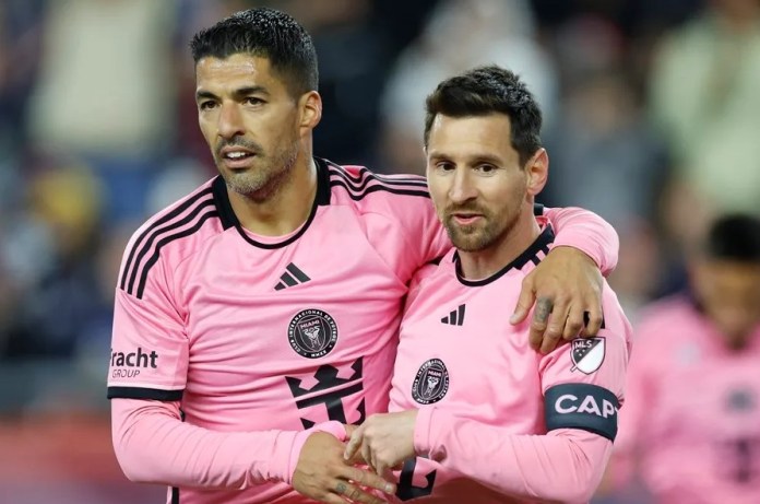Imagen de archivo de los delateros del Inter de Miami Lionel Messi (der) y Luis Suárez. EFE/EPA/CJ GUNTHER