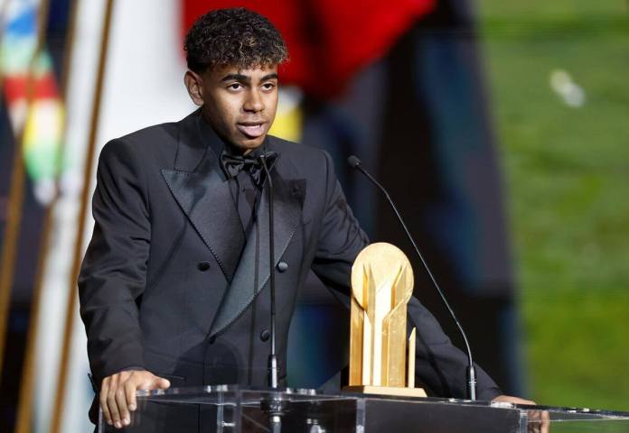 Lamine Yamal gana el Trofeo Kopa y es nombrado mejor futbolista joven