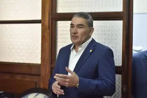 Luis Aguirre, jefe de bancada Cabal, alardea en redes su vulgaridad en citación en el Congreso