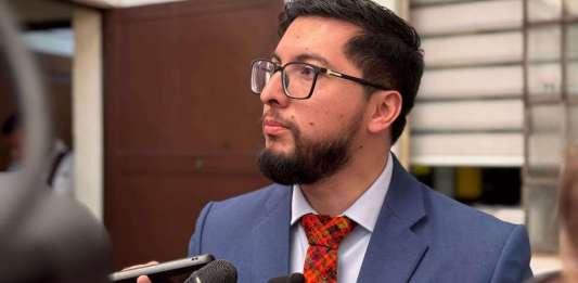 El viceministro de Comunicaciones, Max Alejandro García, informó que se solicitó declaración jurada a las empresas que repararán la autopista Palín. Foto La Hora: La Hora