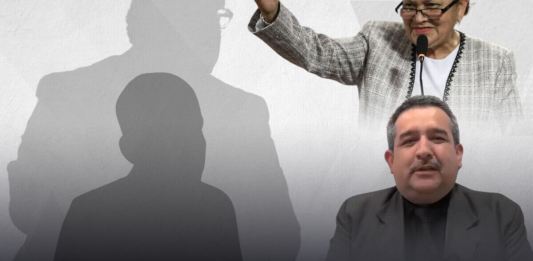 En la imagen el expresidente Alejandro Giammattei y su pareja Miguel Martínez, del otro lado Consuelo Porras y el jefe de la Fiscalía contra la Corrupción.