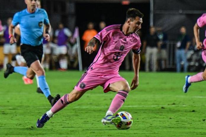 Lionel Messi del Inter Miami en acción durante un partido de fútbol de la Major League Soccer (MLS) entre el Inter Miami CF y el St. Louis City en foto de archivo de Giorgio Vie. EFE