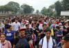 Migrantes caminan en caravana este domingo en el municipio de Tapachula en el estado de Chiapas (México). EFE/ Juan Manuel Blanco