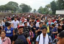 Decisión de Trump cancela la cita a los migrantes en las puertas de Estados Unidos Migrantes caminan en caravana este domingo en el municipio de Tapachula en el estado de Chiapas (México). EFE/ Juan Manuel Blanco